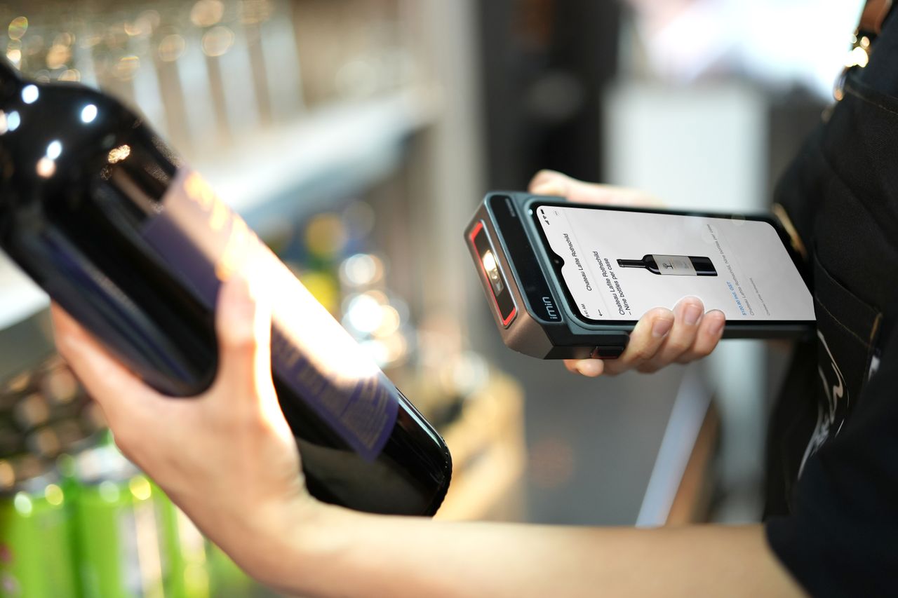 Scan d'un code-barres produit en magasin avec RetailPOS